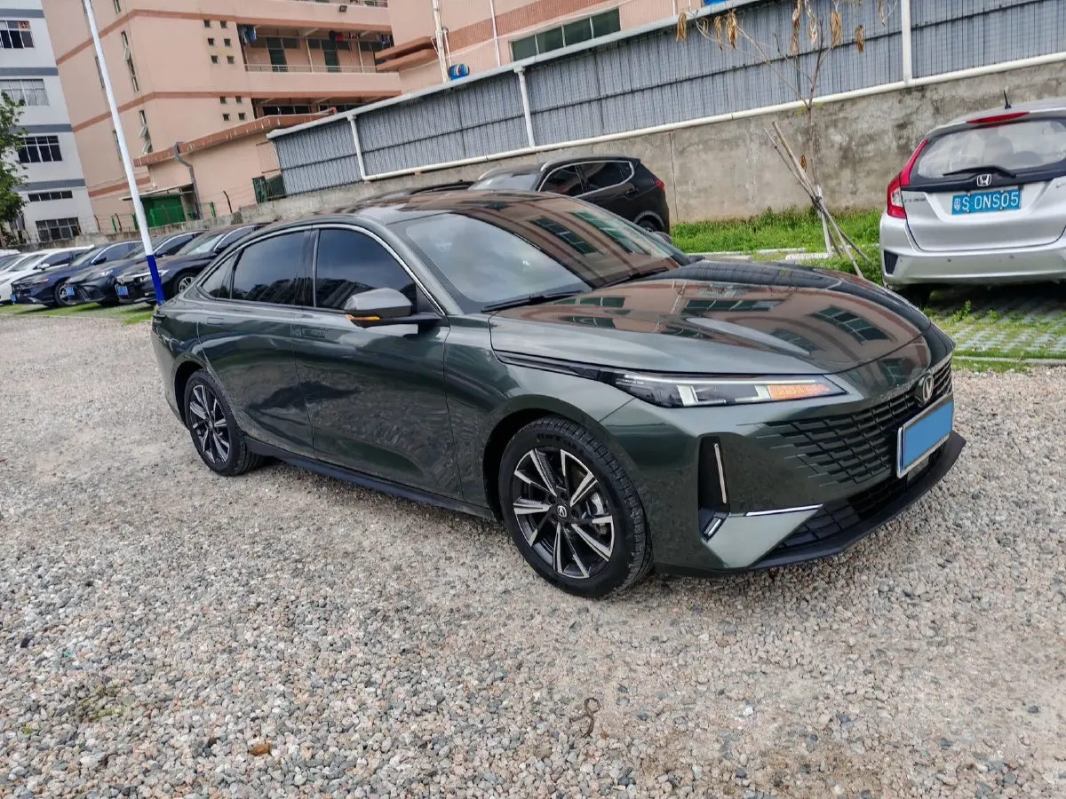 2023 ChangAn Oshan Z6 1.5T 188HP L4 7DCT,autocango,china used car exporter,china ev exporter,chinese used car exporter,chinese used ev exporter