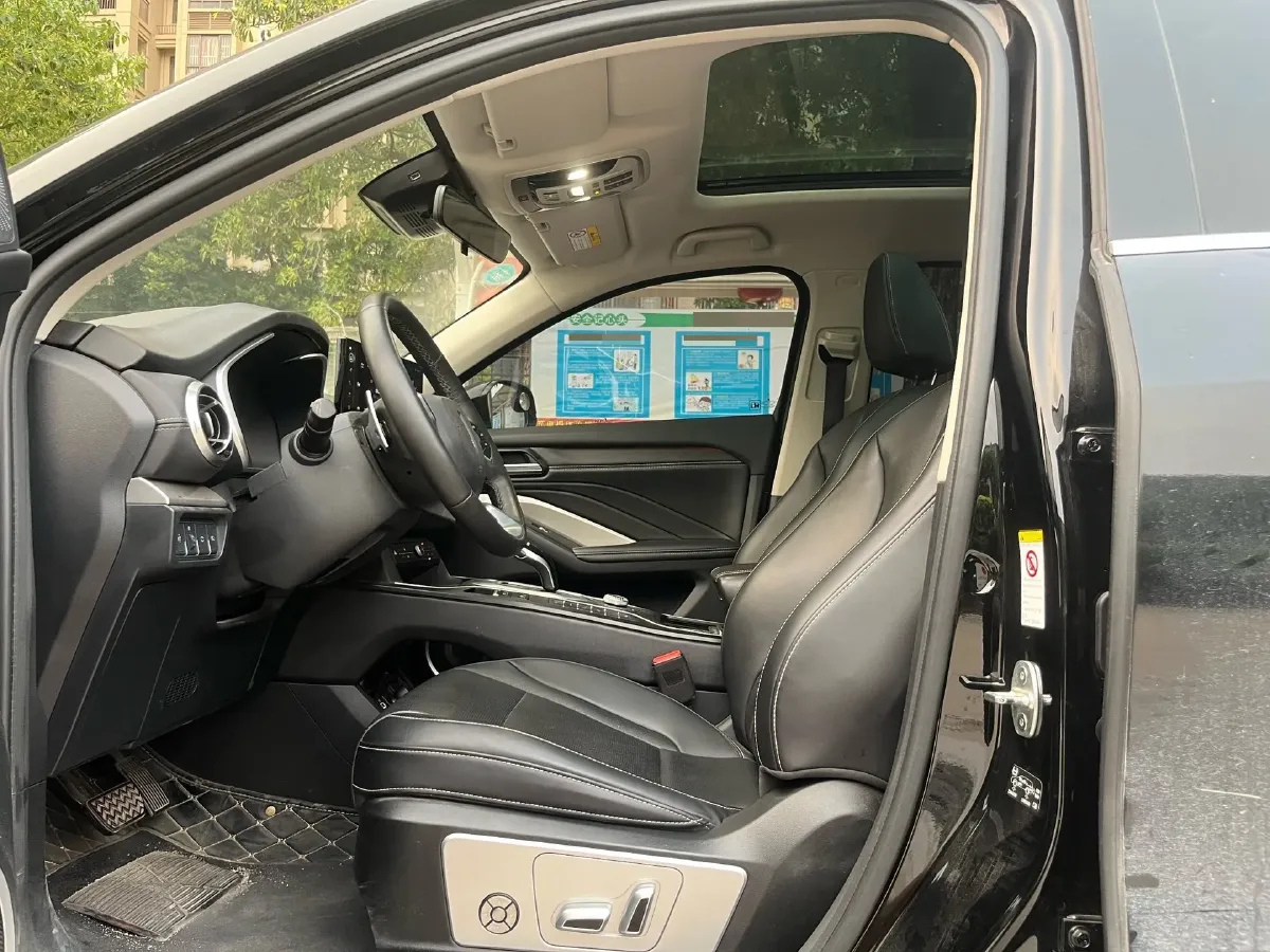 2021 WEY VV6 2.0T 227HP L4 7DCT,autocango,china used car exporter,china ev exporter,chinese used car exporter,chinese used ev exporter