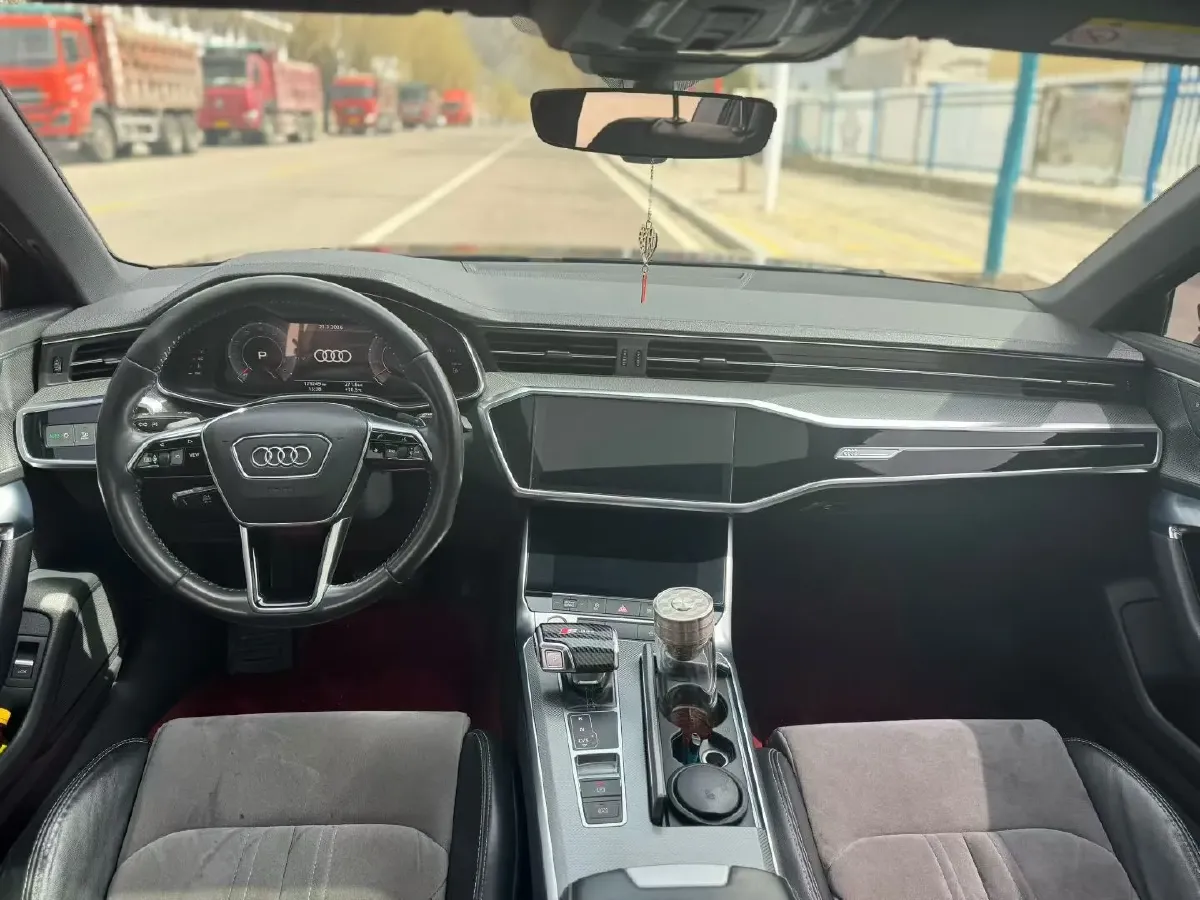 2020 Audi A6L 2.0T 190HP L4 7DCT,autocango,china used car exporter,china ev exporter,chinese used car exporter,chinese used ev exporter