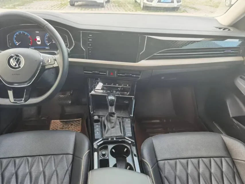 2021 Volkswagen Passat 2.0T 186HP L4 7DCT,autocango,china used car exporter,china ev exporter,chinese used car exporter,chinese used ev exporter