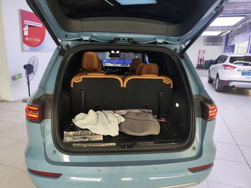 2021 Li ONE Range Extended 131HP REEV 40.5KWH,autocango,china used car exporter,china ev exporter,chinese used car exporter,chinese used ev exporter