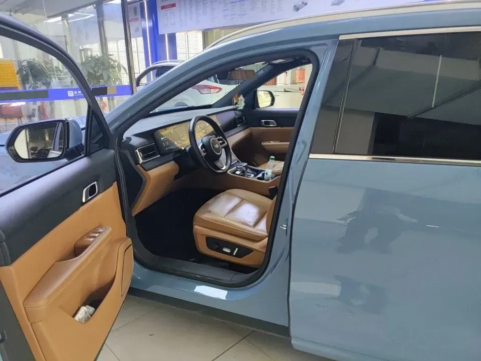 2021 Li ONE Range Extended 131HP REEV 40.5KWH,autocango,china used car exporter,china ev exporter,chinese used car exporter,chinese used ev exporter