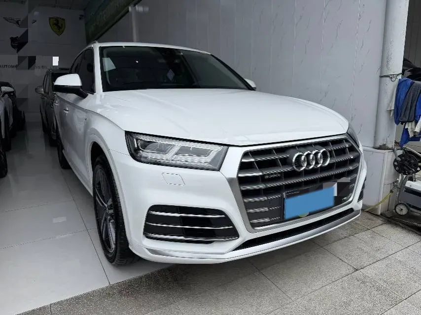 2020 Audi Q5L 2.0T 190HP L4 7DCT,autocango,china used car exporter,china ev exporter,chinese used car exporter,chinese used ev exporter