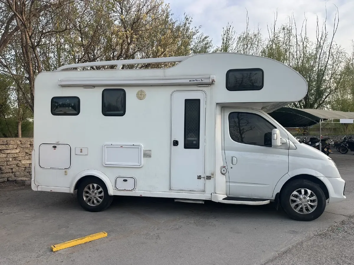 2021 MAXUS XinTu V80 2.0T 139HP L4 6MT,autocango,china used car exporter,china ev exporter,chinese used car exporter,chinese used ev exporter