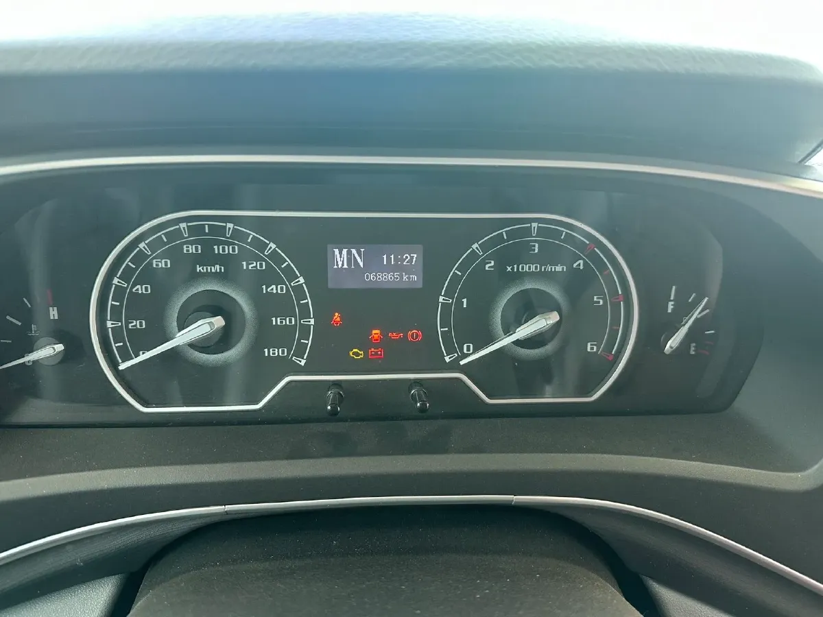 2021 MAXUS XinTu V80 2.0T 139HP L4 6MT,autocango,china used car exporter,china ev exporter,chinese used car exporter,chinese used ev exporter