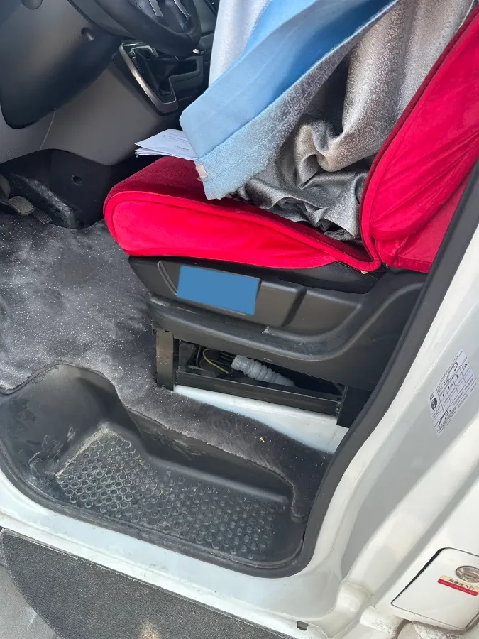 2021 MAXUS XinTu V80 2.0T 139HP L4 6MT,autocango,china used car exporter,china ev exporter,chinese used car exporter,chinese used ev exporter