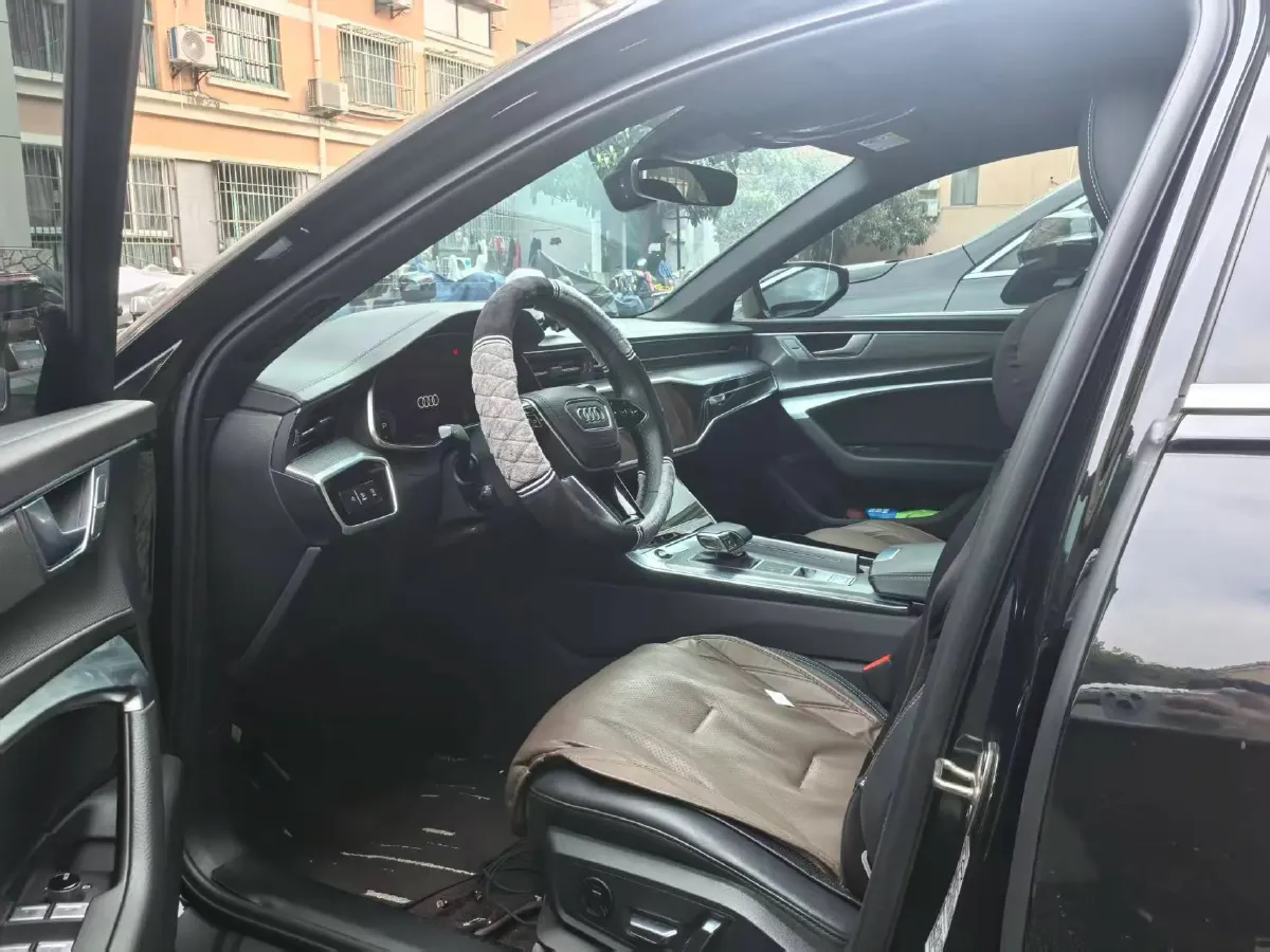 2023 Audi A6L 2.0T 245HP L4 7DCT,autocango,china used car exporter,china ev exporter,chinese used car exporter,chinese used ev exporter