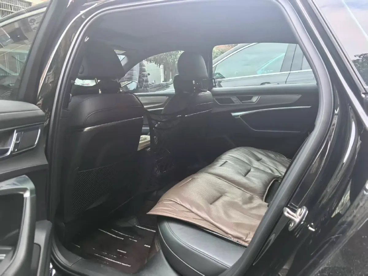 2023 Audi A6L 2.0T 245HP L4 7DCT,autocango,china used car exporter,china ev exporter,chinese used car exporter,chinese used ev exporter