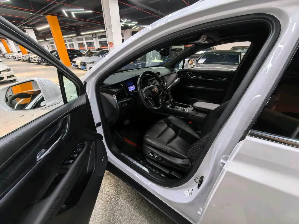 2022 Cadillac XT5 2.0T 237HP L4 9AT,autocango,china used car exporter,china ev exporter,chinese used car exporter,chinese used ev exporter