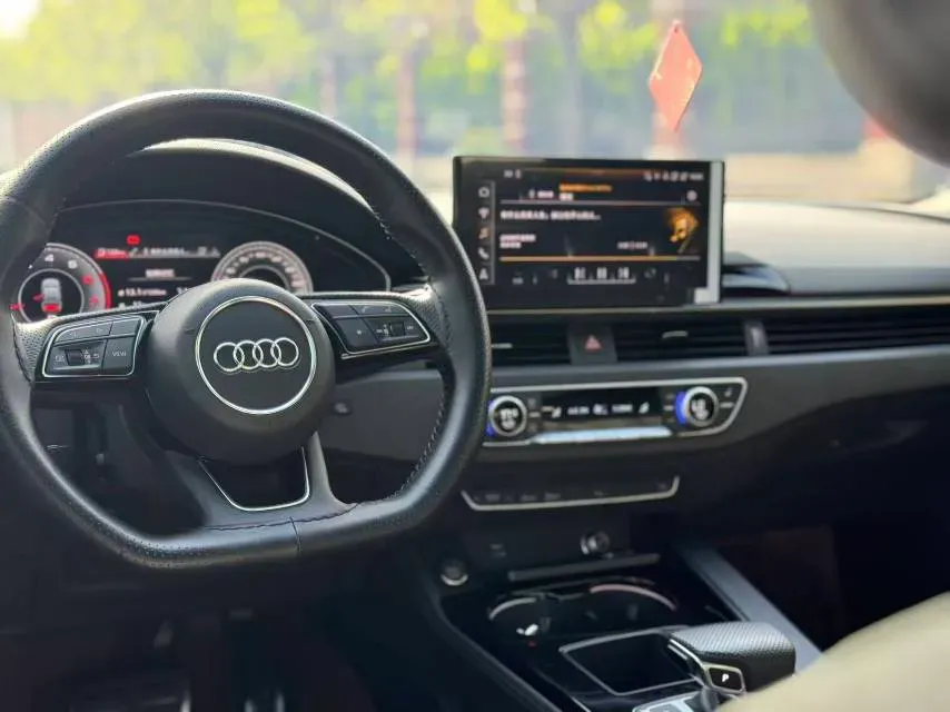 2024 Audi A4L 2.0T 190HP L4 7DCT,autocango,china used car exporter,china ev exporter,chinese used car exporter,chinese used ev exporter