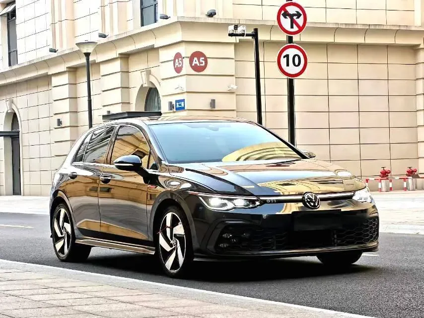 2021 Volkswagen GolfGTI 2.0T 220HP L4 7DCT,autocango,china used car exporter,china ev exporter,chinese used car exporter,chinese used ev exporter