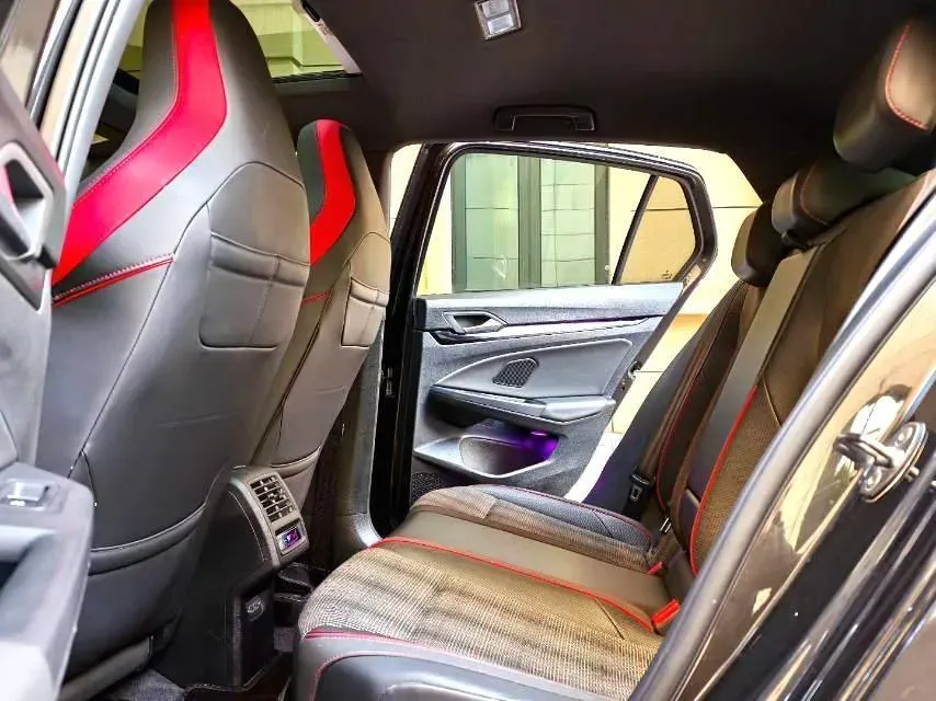 2021 Volkswagen GolfGTI 2.0T 220HP L4 7DCT,autocango,china used car exporter,china ev exporter,chinese used car exporter,chinese used ev exporter