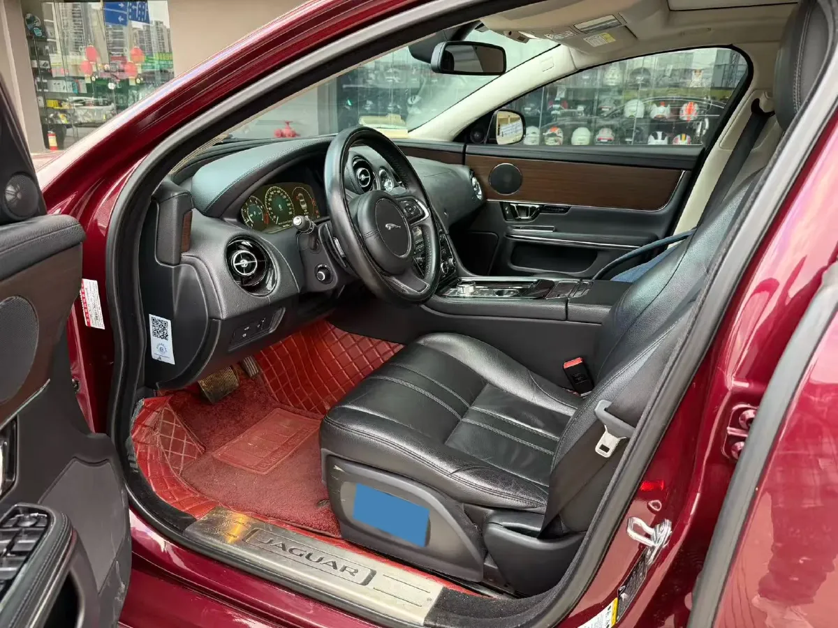 2016 Jaguar XJ 2.0T 240HP L4 8AT,autocango,china used car exporter,china ev exporter,chinese used car exporter,chinese used ev exporter