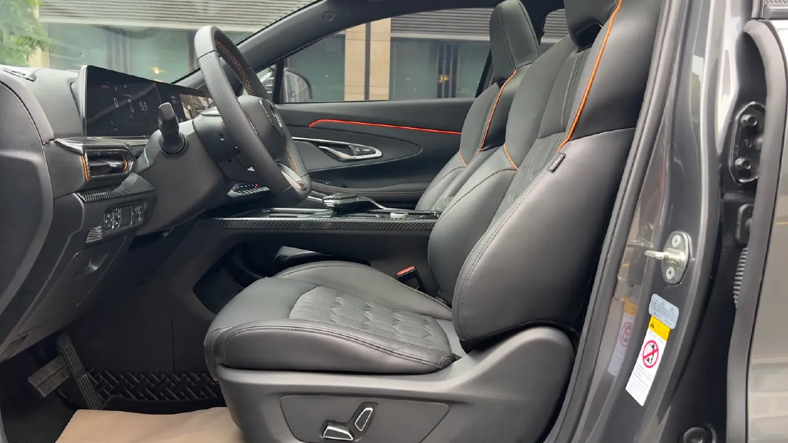 2022 ChangAn UNI-T 1.5T 188HP L4 7DCT,autocango,china used car exporter,china ev exporter,chinese used car exporter,chinese used ev exporter