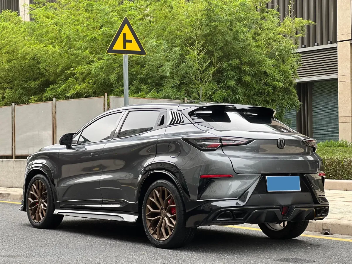 2022 ChangAn UNI-T 1.5T 188HP L4 7DCT,autocango,china used car exporter,china ev exporter,chinese used car exporter,chinese used ev exporter