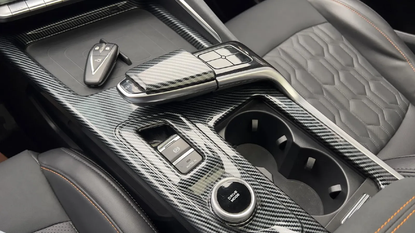 2022 ChangAn UNI-T 1.5T 188HP L4 7DCT,autocango,china used car exporter,china ev exporter,chinese used car exporter,chinese used ev exporter