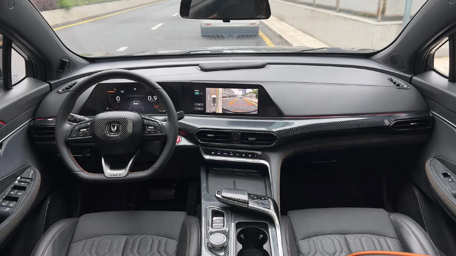 2022 ChangAn UNI-T 1.5T 188HP L4 7DCT,autocango,china used car exporter,china ev exporter,chinese used car exporter,chinese used ev exporter