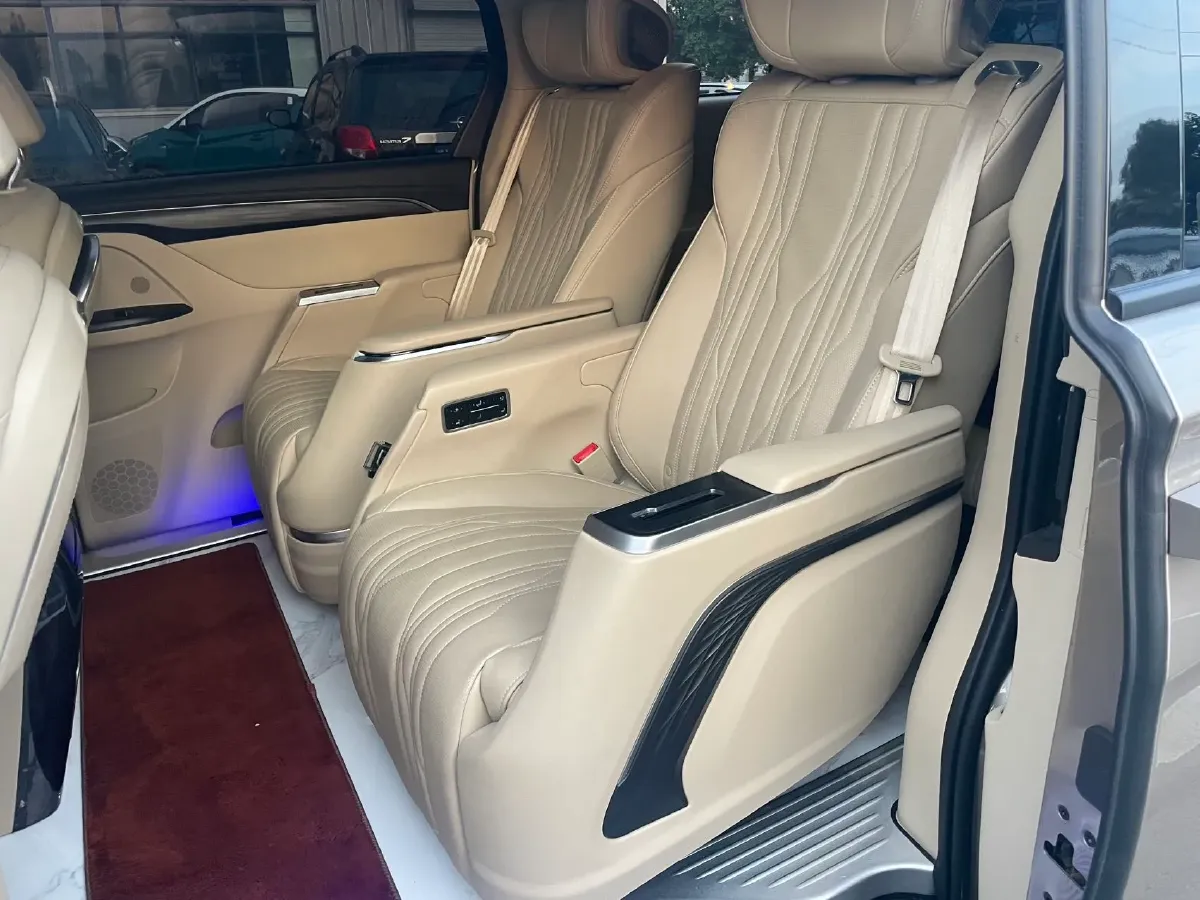 2023 Buick GL8 2.0T 237HP L4 9AT,autocango,china used car exporter,china ev exporter,chinese used car exporter,chinese used ev exporter