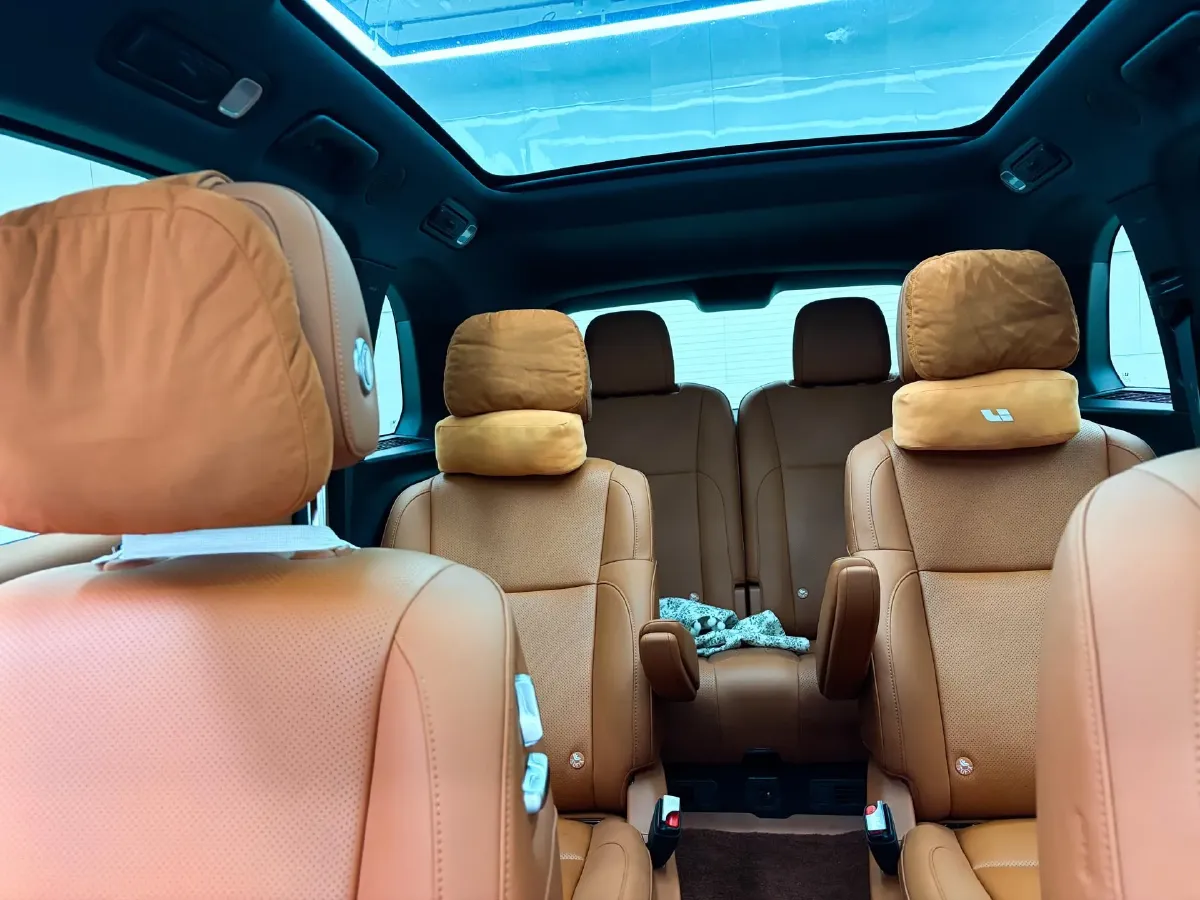 2024 Volvo S60 2.0T 197HP L4 7DCT,autocango,china used car exporter,china ev exporter,chinese used car exporter,chinese used ev exporter