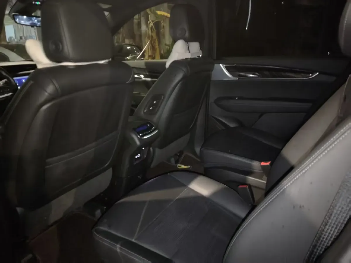 2025 Cadillac XT6 2.0T 237HP L4 9AT,autocango,china used car exporter,china ev exporter,chinese used car exporter,chinese used ev exporter