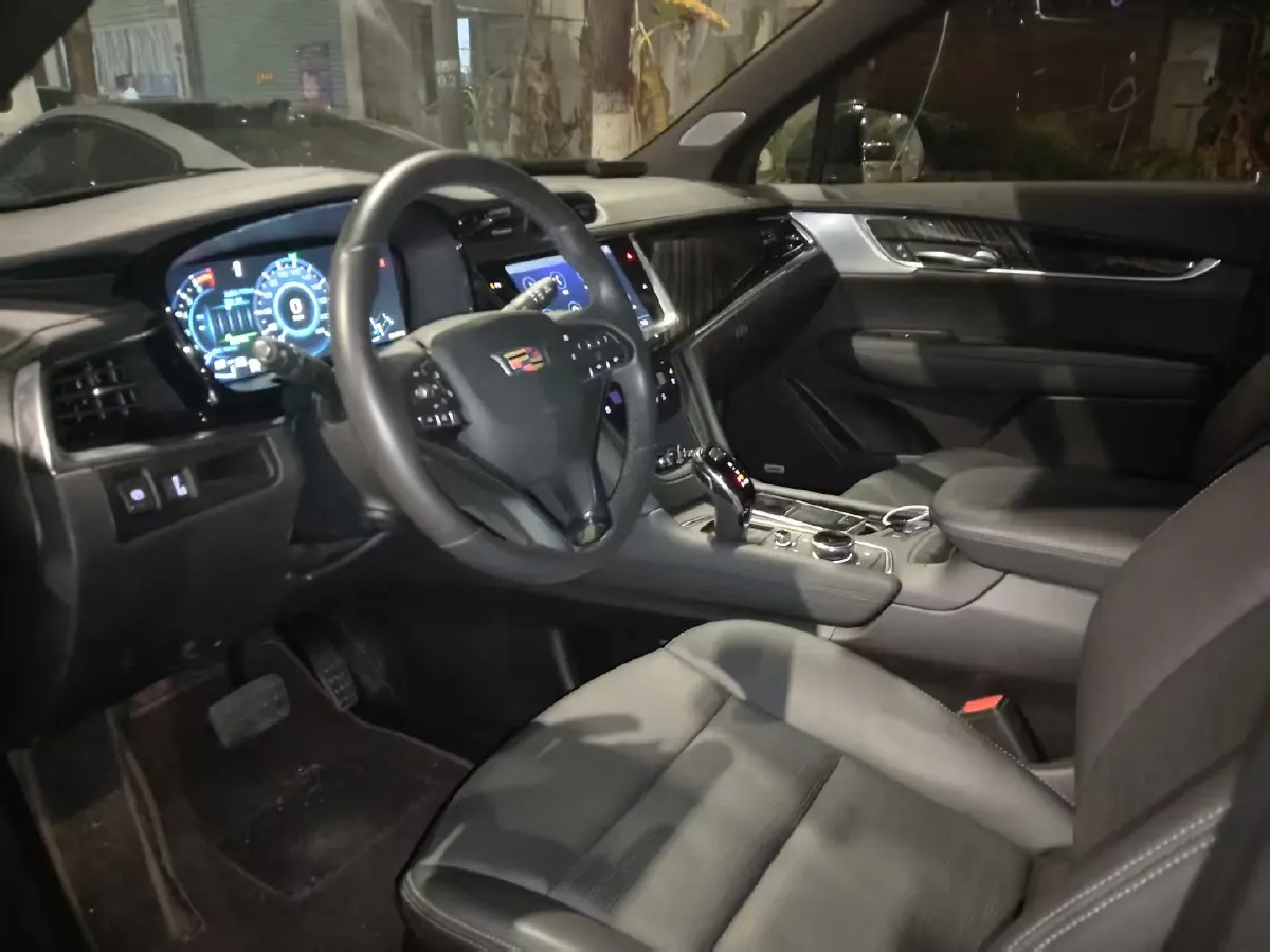 2025 Cadillac XT6 2.0T 237HP L4 9AT,autocango,china used car exporter,china ev exporter,chinese used car exporter,chinese used ev exporter