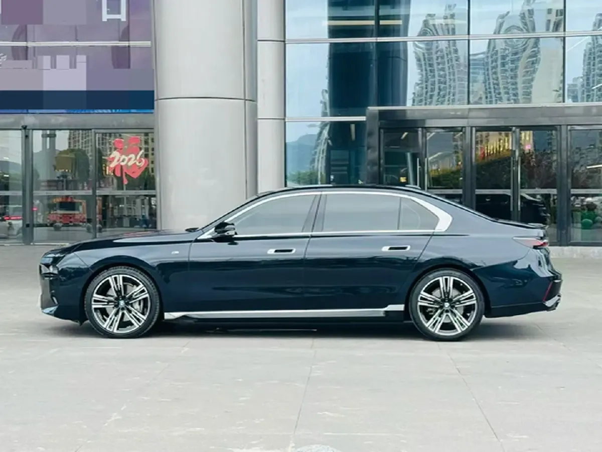 2023 BMW 7 Series 3.0T 381HP L6 8AT,autocango,china used car exporter,china ev exporter,chinese used car exporter,chinese used ev exporter