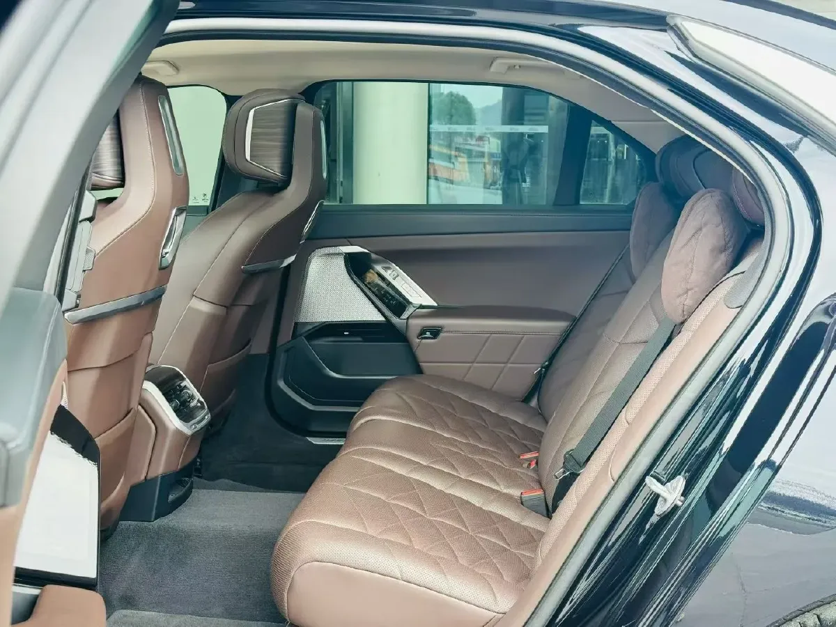 2023 BMW 7 Series 3.0T 381HP L6 8AT,autocango,china used car exporter,china ev exporter,chinese used car exporter,chinese used ev exporter