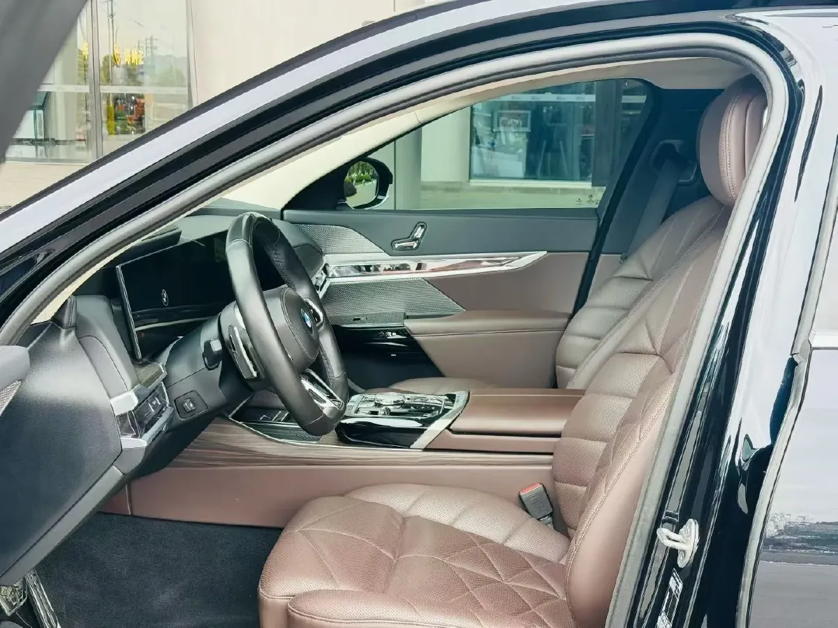 2023 BMW 7 Series 3.0T 381HP L6 8AT,autocango,china used car exporter,china ev exporter,chinese used car exporter,chinese used ev exporter