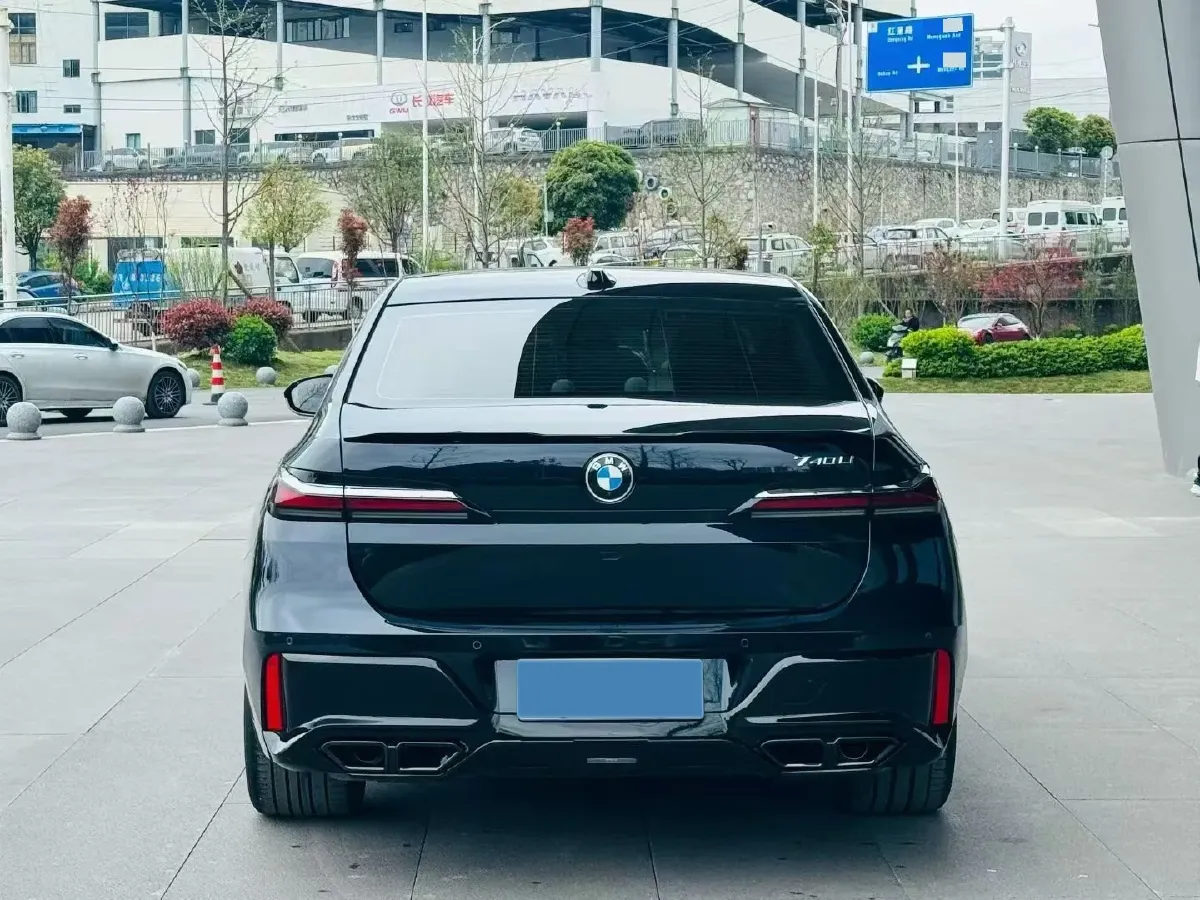 2023 BMW 7 Series 3.0T 381HP L6 8AT,autocango,china used car exporter,china ev exporter,chinese used car exporter,chinese used ev exporter