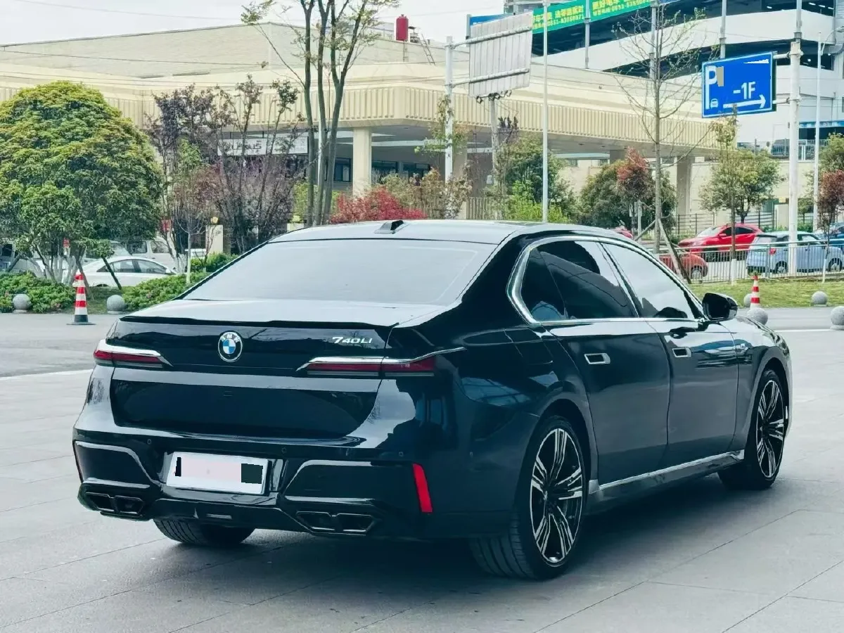 2023 BMW 7 Series 3.0T 381HP L6 8AT,autocango,china used car exporter,china ev exporter,chinese used car exporter,chinese used ev exporter
