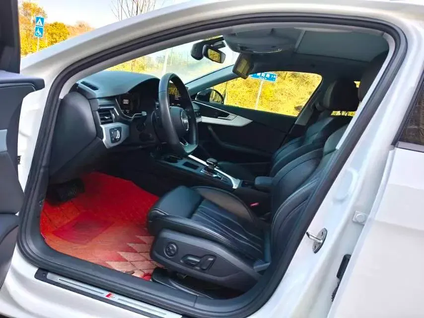 2022 Audi A4L 2.0T 190HP L4 7DCT,autocango,china used car exporter,china ev exporter,chinese used car exporter,chinese used ev exporter