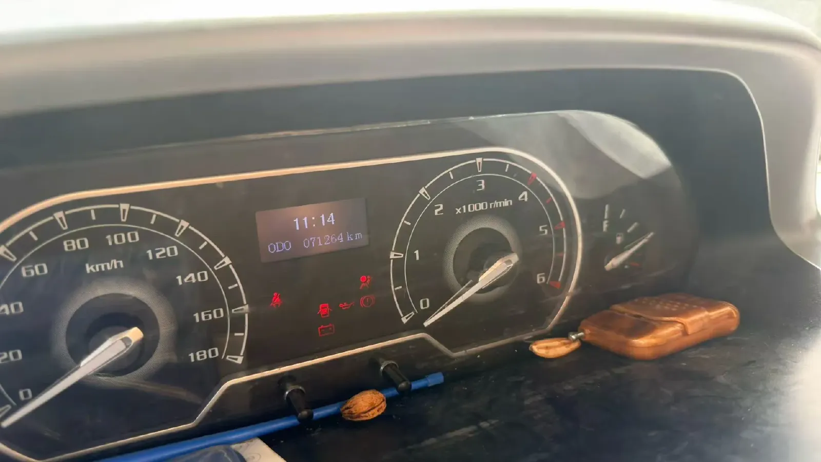 2023 MAXUS XinTu V80 2.0T 127HP L4 6MT,autocango,china used car exporter,china ev exporter,chinese used car exporter,chinese used ev exporter