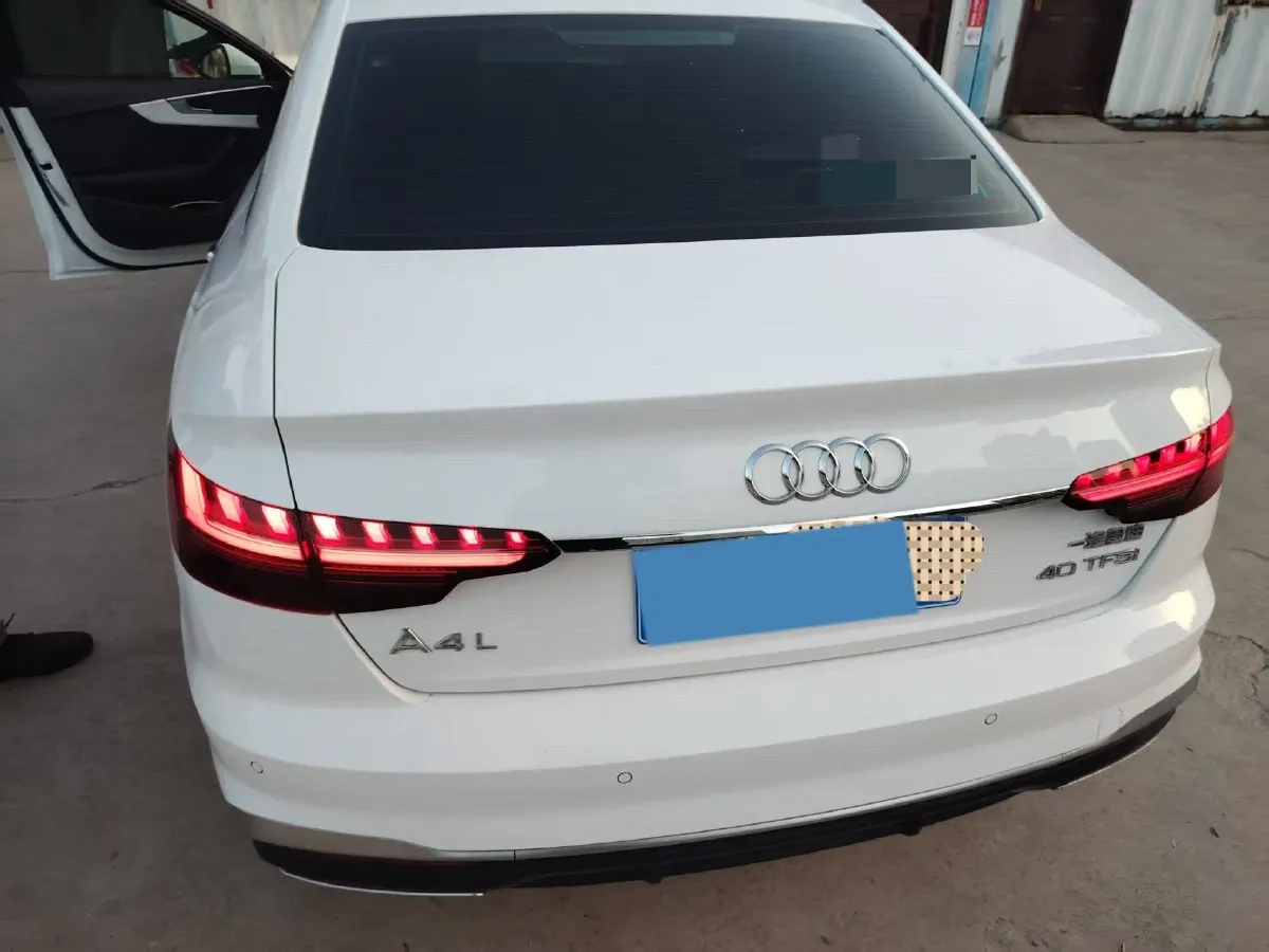 2022 Audi A4L 2.0T 190HP L4 7DCT,autocango,china used car exporter,china ev exporter,chinese used car exporter,chinese used ev exporter