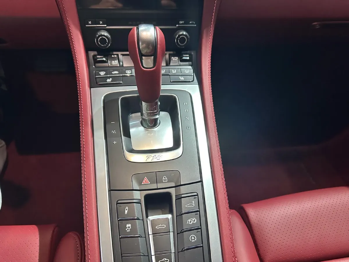 2023 Porsche 718 2.0T 250HP H4 7DCT,autocango,china used car exporter,china ev exporter,chinese used car exporter,chinese used ev exporter