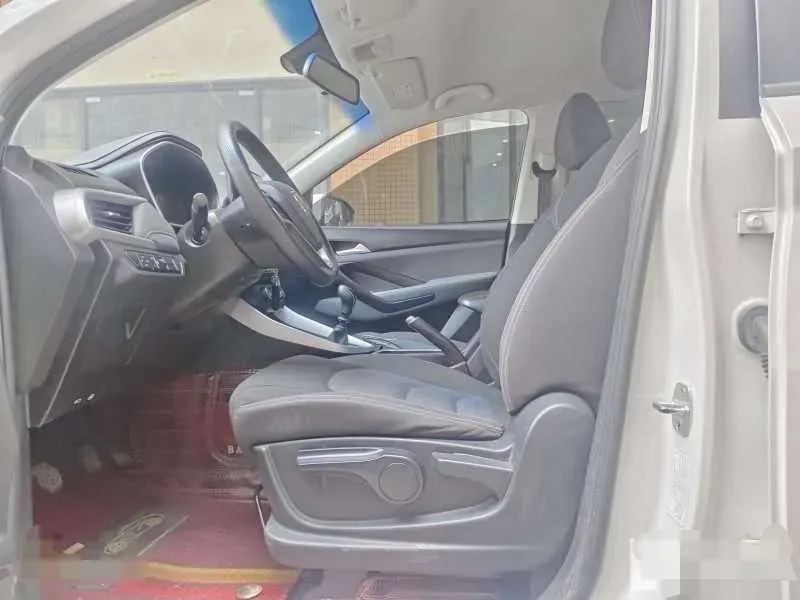 2019 BaoJun 530 1.5T 150HP L4 6MT,autocango,china used car exporter,china ev exporter,chinese used car exporter,chinese used ev exporter