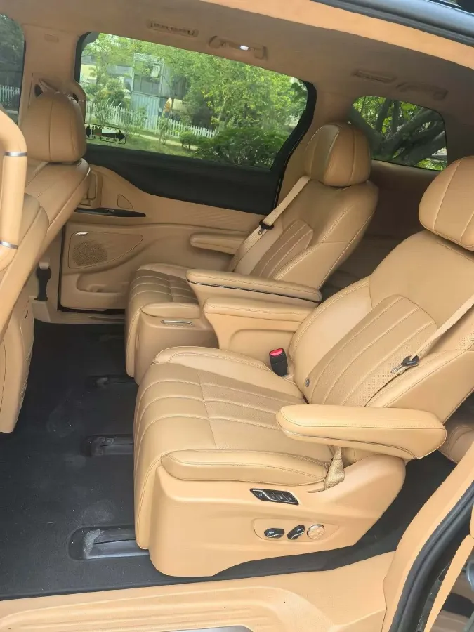 2024 Voyah Dream 1.5T 150HP L4 PHEV 43KWH,autocango,china used car exporter,china ev exporter,chinese used car exporter,chinese used ev exporter