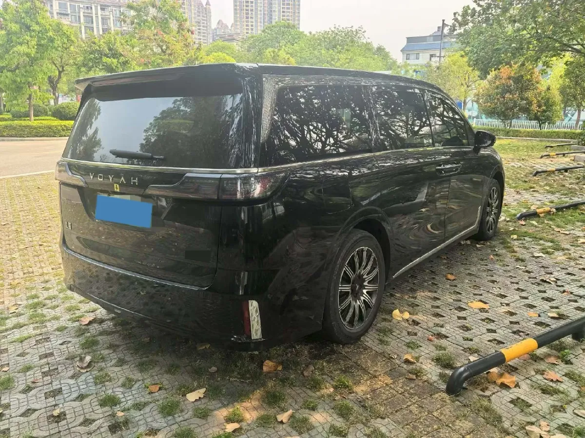 2024 Voyah Dream 1.5T 150HP L4 PHEV 43KWH,autocango,china used car exporter,china ev exporter,chinese used car exporter,chinese used ev exporter