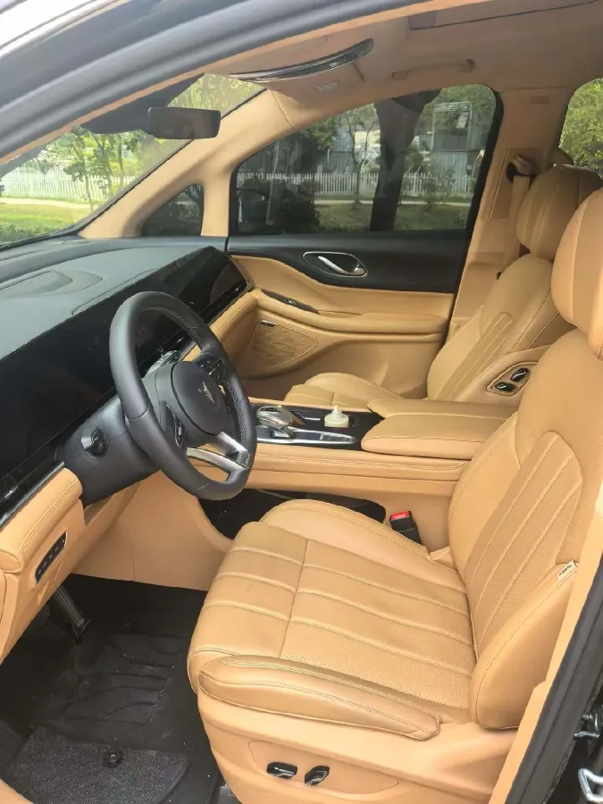 2024 Voyah Dream 1.5T 150HP L4 PHEV 43KWH,autocango,china used car exporter,china ev exporter,chinese used car exporter,chinese used ev exporter