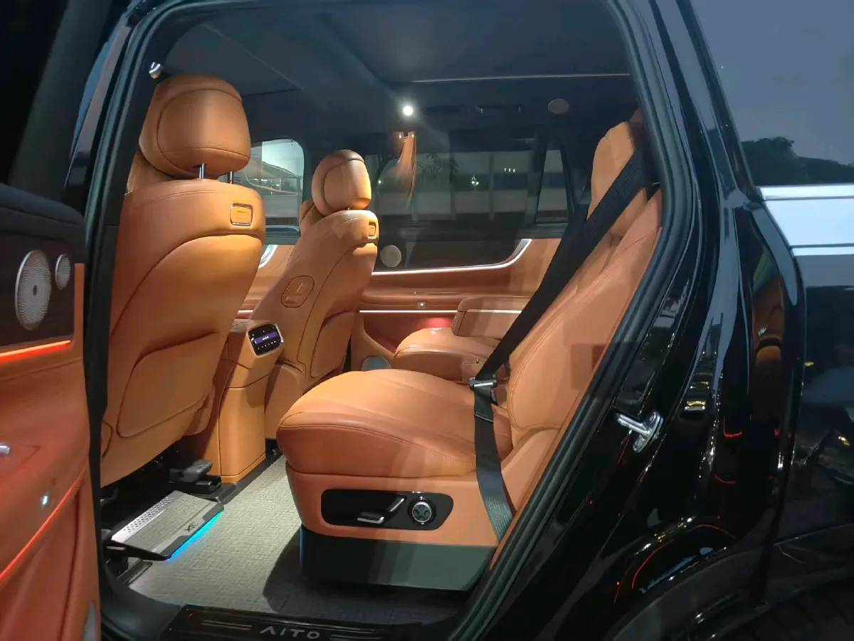 2024 AITO AITO M9 1.5T 152HP L4 REEV 52KWH,autocango,china used car exporter,china ev exporter,chinese used car exporter,chinese used ev exporter