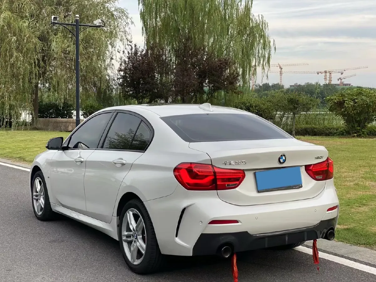2021 BMW 1 Series 1.5T 140HP L3 7DCT,autocango,china used car exporter,china ev exporter,chinese used car exporter,chinese used ev exporter