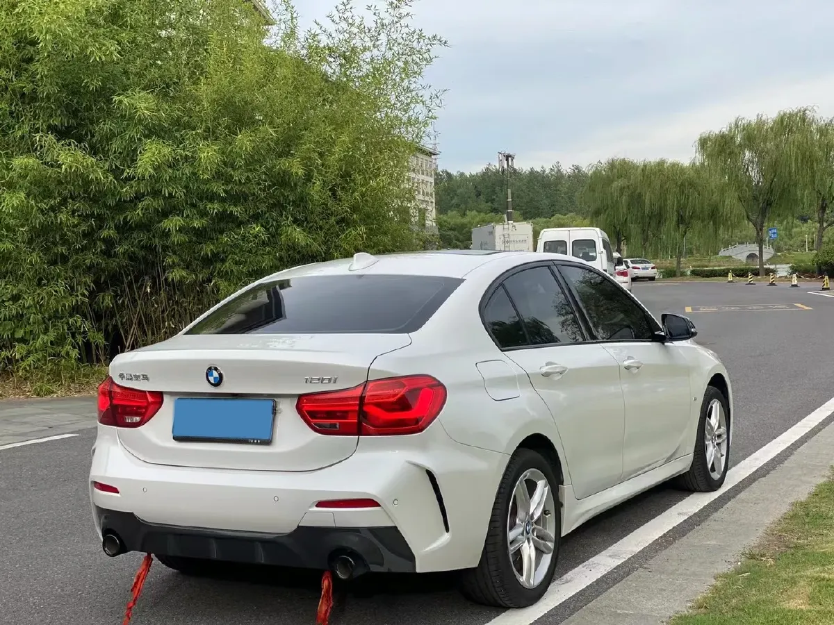 2021 BMW 1 Series 1.5T 140HP L3 7DCT,autocango,china used car exporter,china ev exporter,chinese used car exporter,chinese used ev exporter
