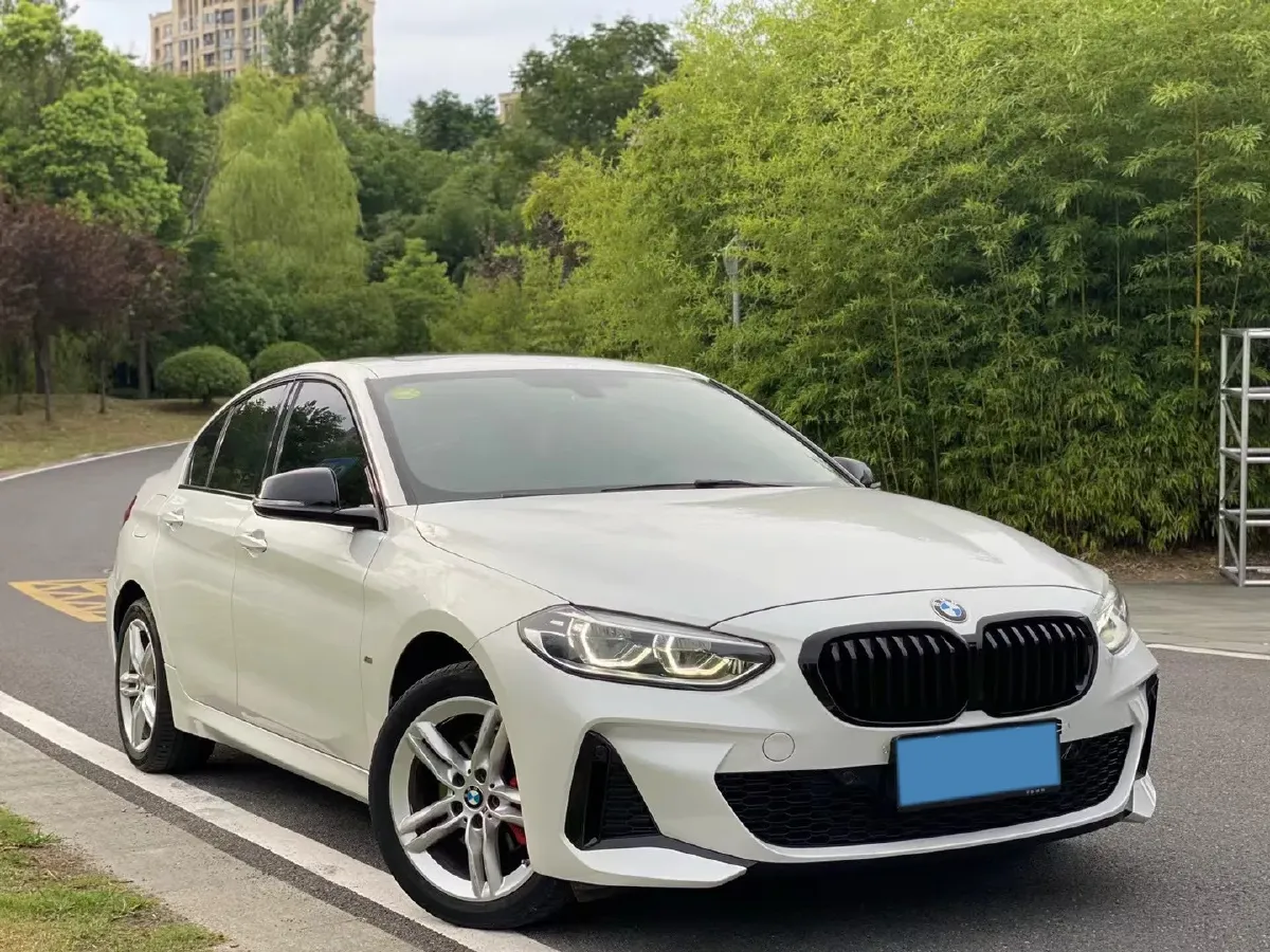 2021 BMW 1 Series 1.5T 140HP L3 7DCT,autocango,china used car exporter,china ev exporter,chinese used car exporter,chinese used ev exporter