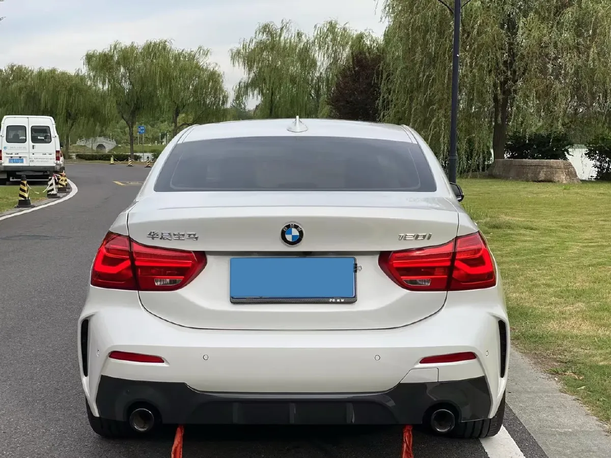 2021 BMW 1 Series 1.5T 140HP L3 7DCT,autocango,china used car exporter,china ev exporter,chinese used car exporter,chinese used ev exporter