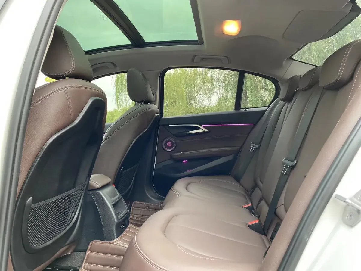 2021 BMW 1 Series 1.5T 140HP L3 7DCT,autocango,china used car exporter,china ev exporter,chinese used car exporter,chinese used ev exporter