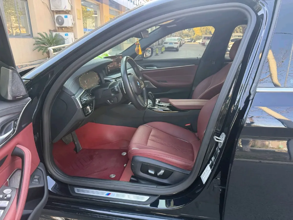 2023 BMW 5 Series 2.0T 245HP L4 8AT,autocango,china used car exporter,china ev exporter,chinese used car exporter,chinese used ev exporter