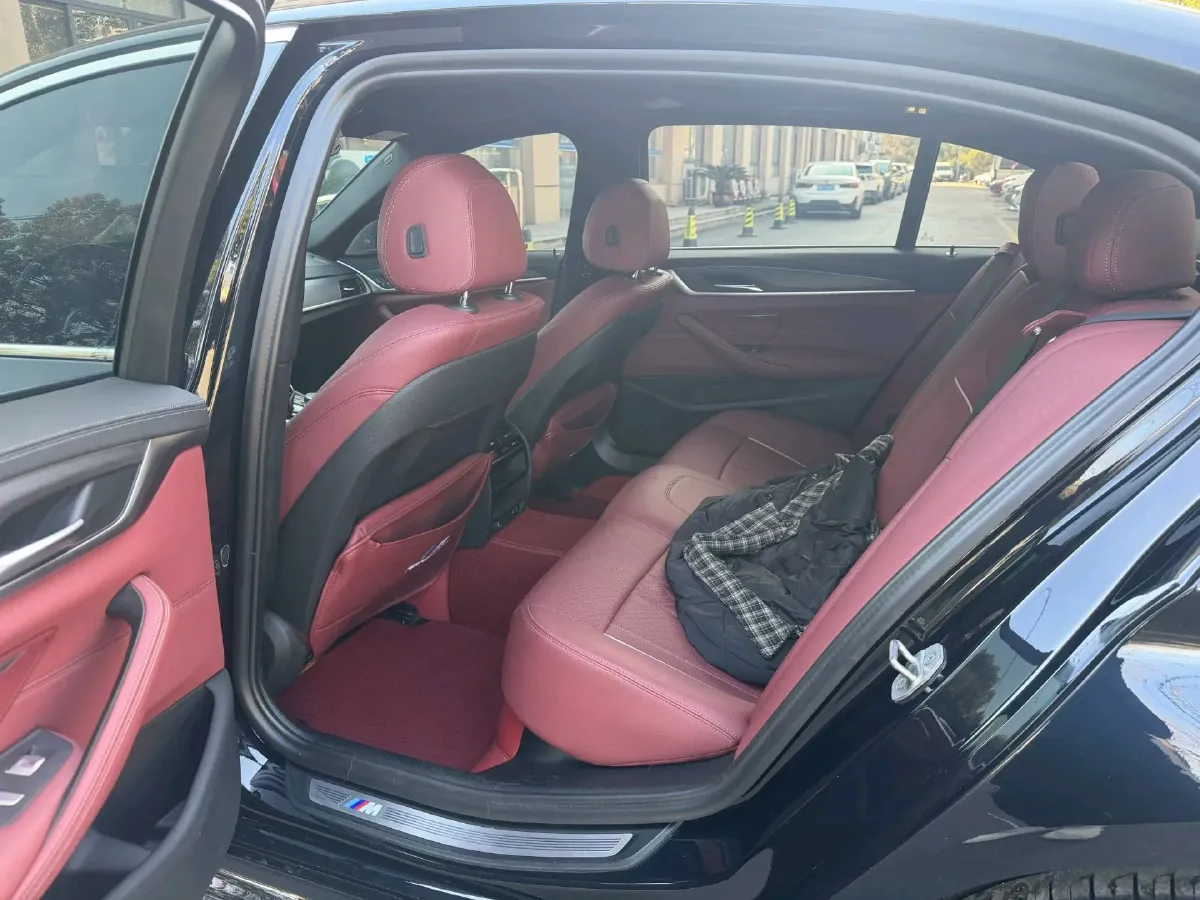 2023 BMW 5 Series 2.0T 245HP L4 8AT,autocango,china used car exporter,china ev exporter,chinese used car exporter,chinese used ev exporter