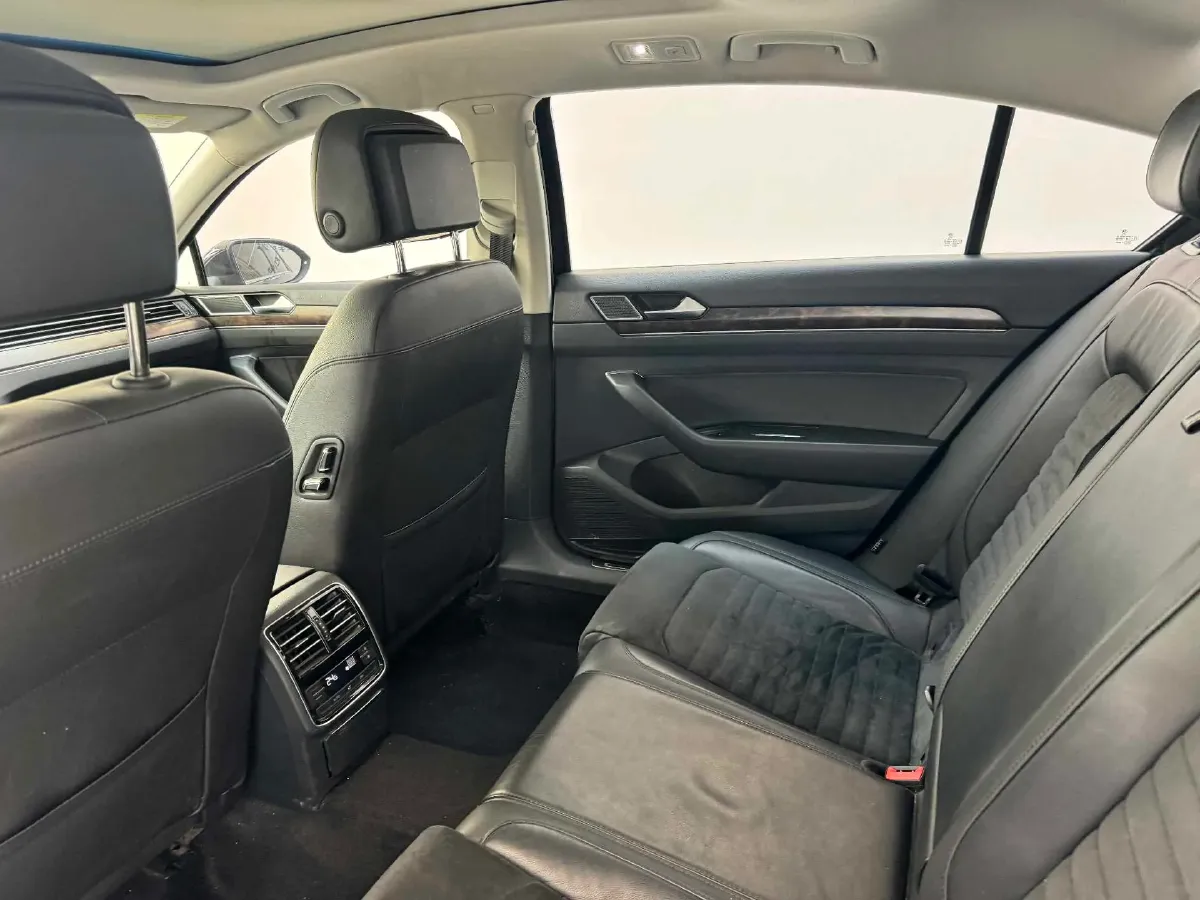 2018 Volkswagen Magotan 1.8T 180HP L4 7DCT,autocango,china used car exporter,china ev exporter,chinese used car exporter,chinese used ev exporter