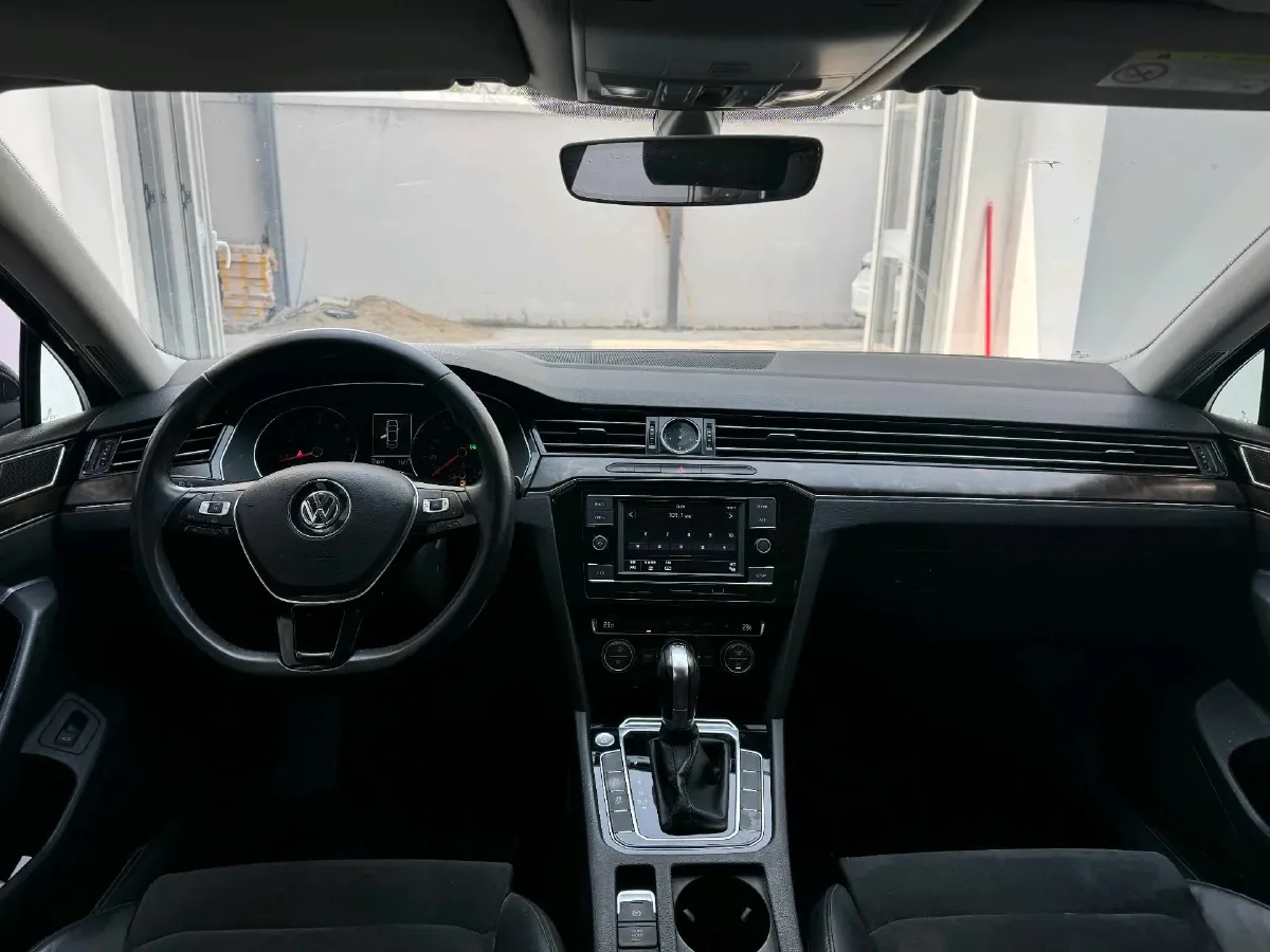 2018 Volkswagen Magotan 1.8T 180HP L4 7DCT,autocango,china used car exporter,china ev exporter,chinese used car exporter,chinese used ev exporter