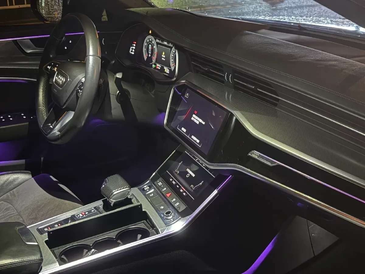 2022 Audi A6L 2.0T 190HP L4 7DCT,autocango,china used car exporter,china ev exporter,chinese used car exporter,chinese used ev exporter