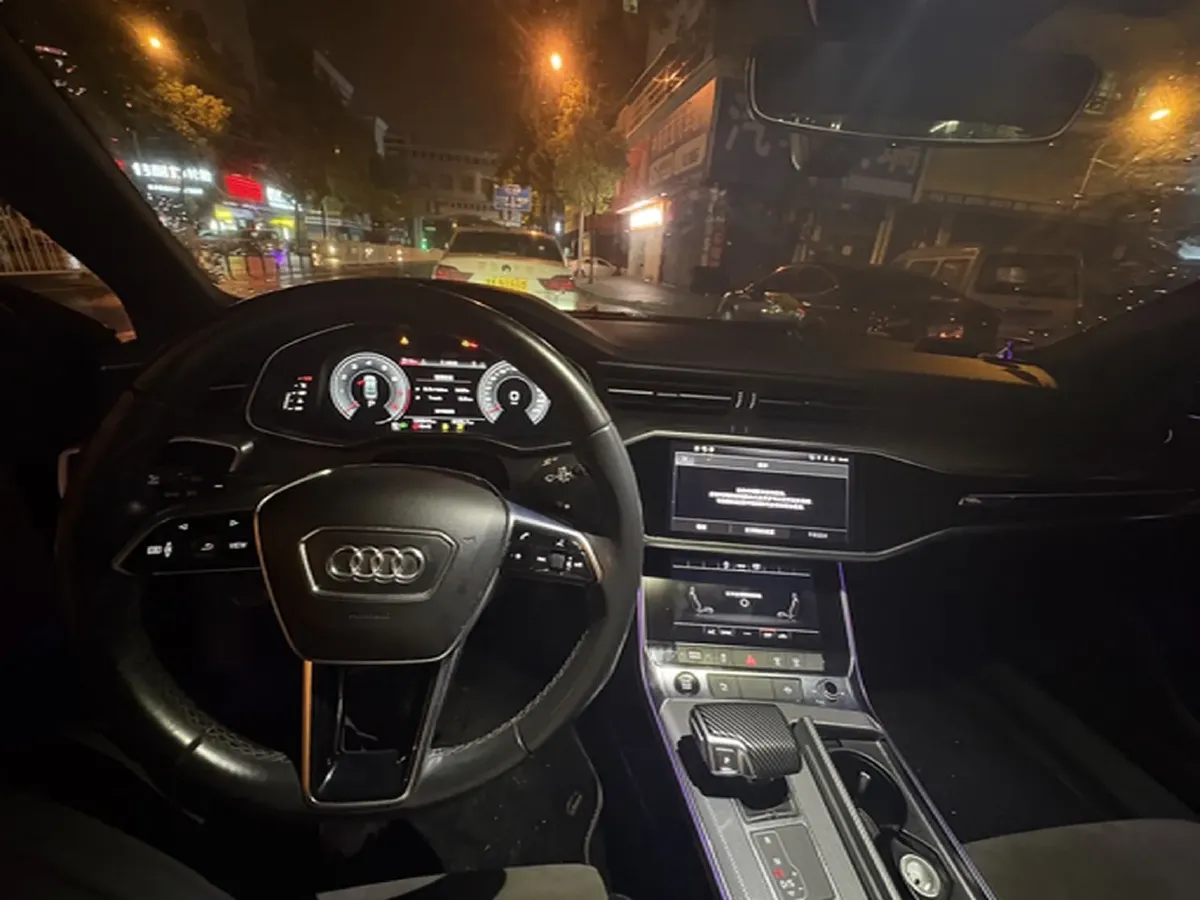 2022 Audi A6L 2.0T 190HP L4 7DCT,autocango,china used car exporter,china ev exporter,chinese used car exporter,chinese used ev exporter